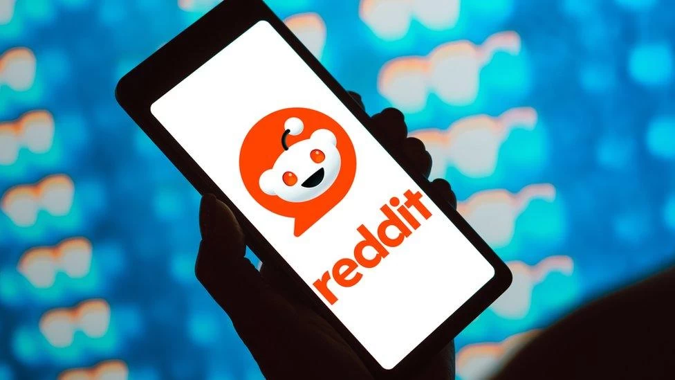 Reddit, DM ve Sohbet Seçeneklerini Tek Bir Akışta Birleştiriyor